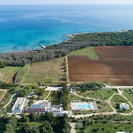 Hotel Masseria Mongiò Dell'elefante 4*