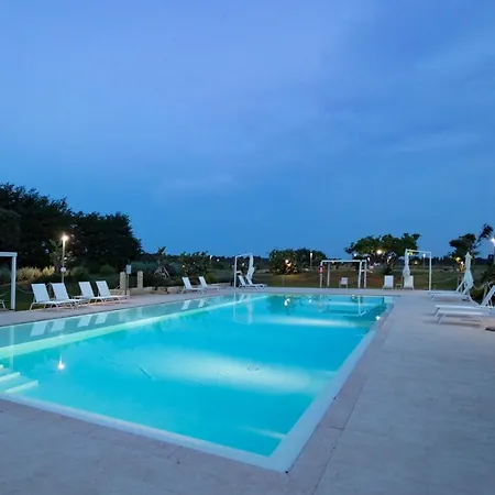 Hotel Masseria Mongio Dell'elefante 4*